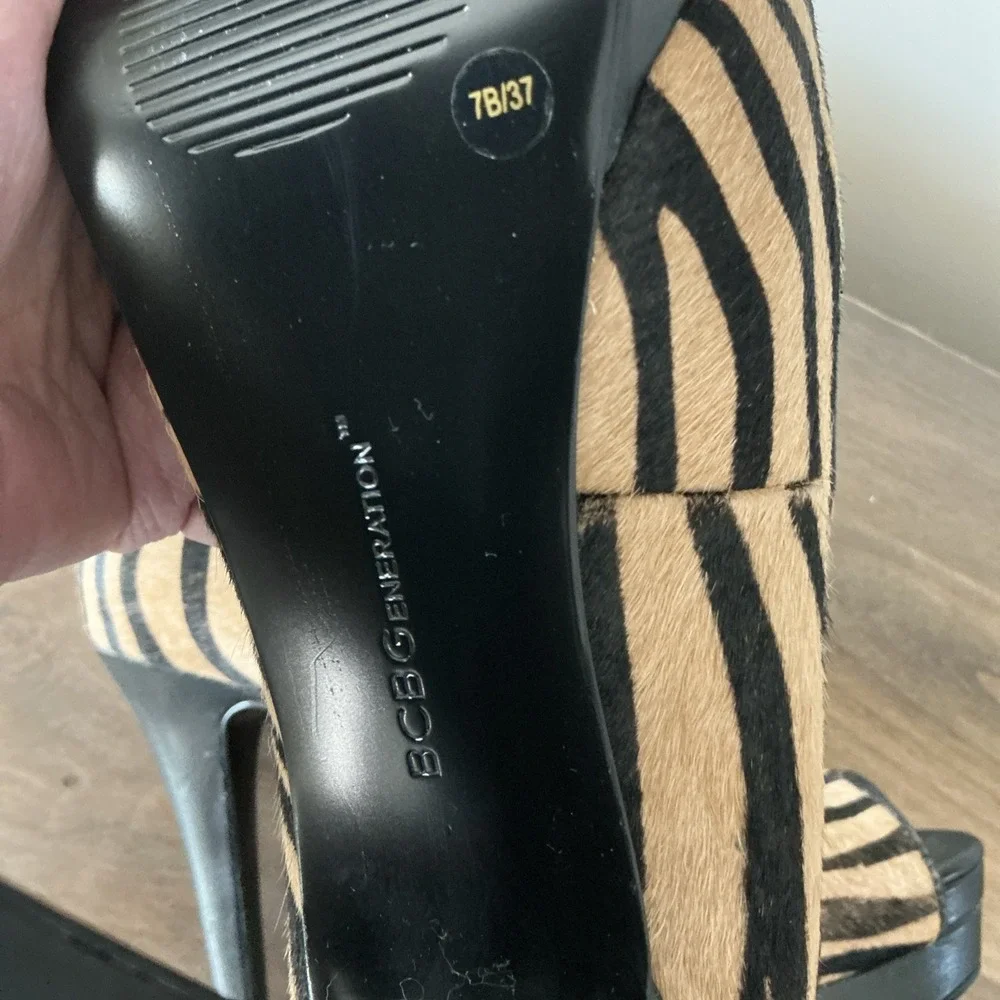 Bcbgeneration Faux Fur Tiger Stripe‎  Peep toe Heels Sz 7